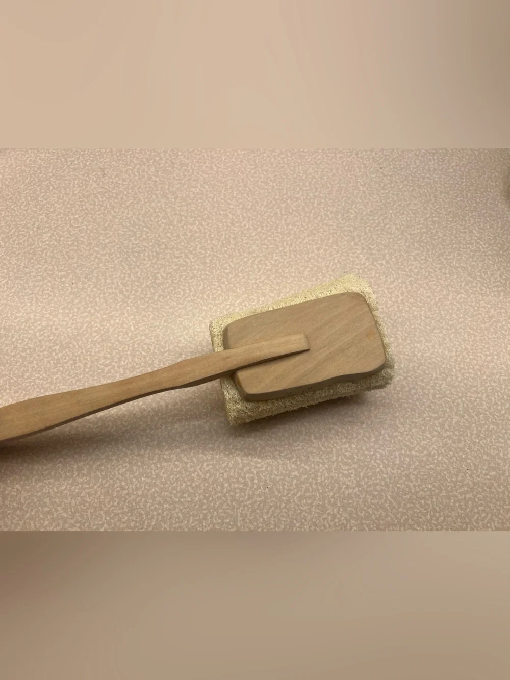NWOT Bass Wooden Long-Handle Bath Brush with Cream Sponge